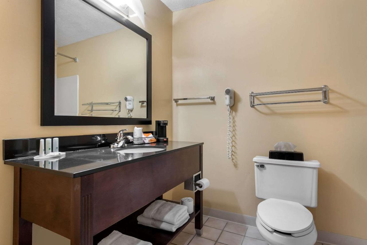 Quality Inn & Suites Lebanon I-65 Exterior photo